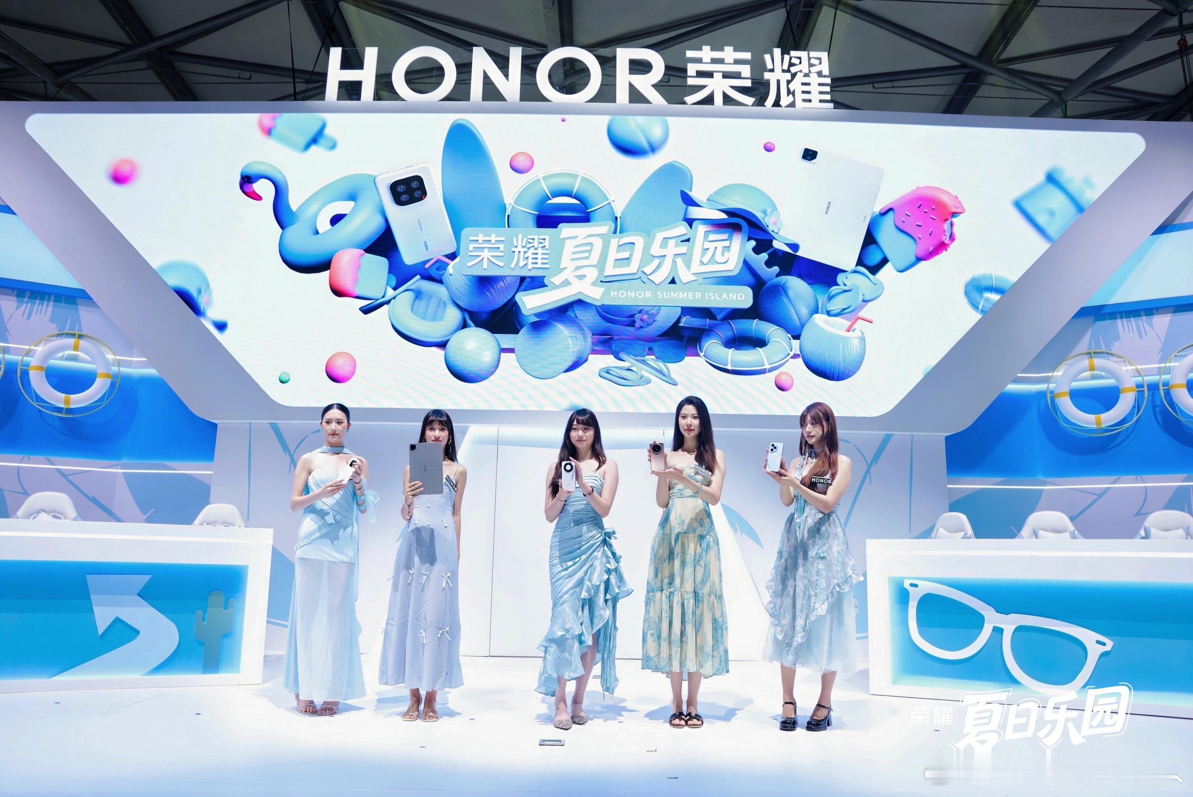 在2025ChinaJoy现场看到了很多人在玩荣耀平板GT2 Pro ，它同时还