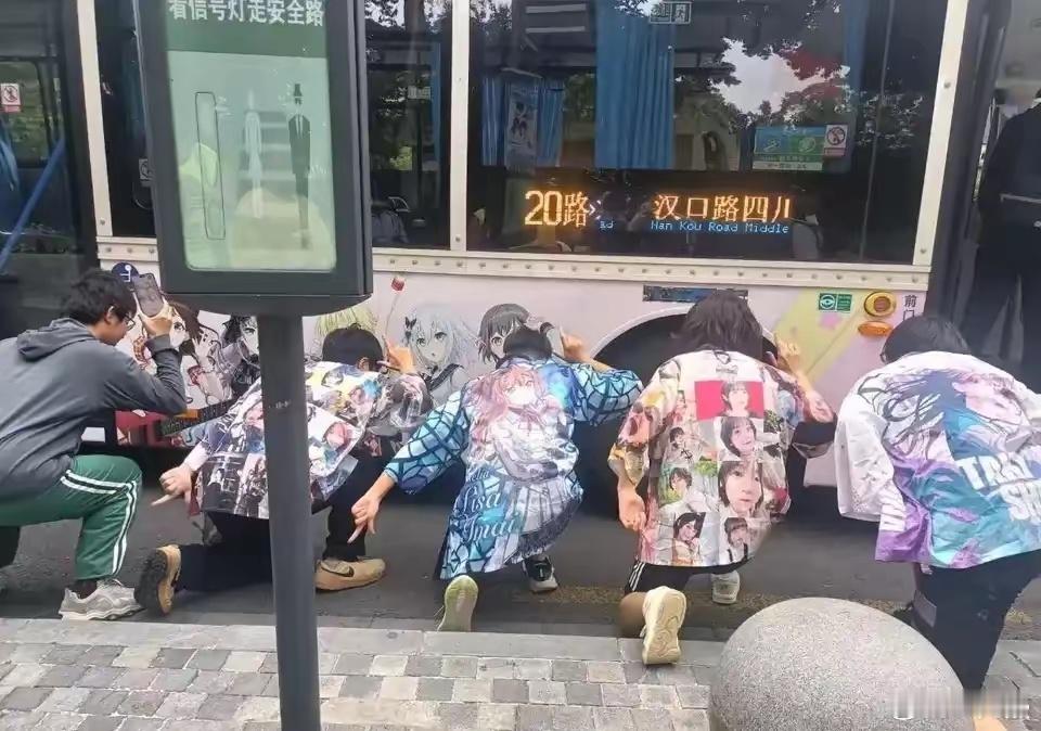 他们这是在做什么[傻眼]？ ​​​