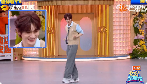 丁程鑫跳舞开心中略夹杂着丝心酸 丁程鑫刚被淘汰就被要求跳舞，笑着说开心然后跑上去