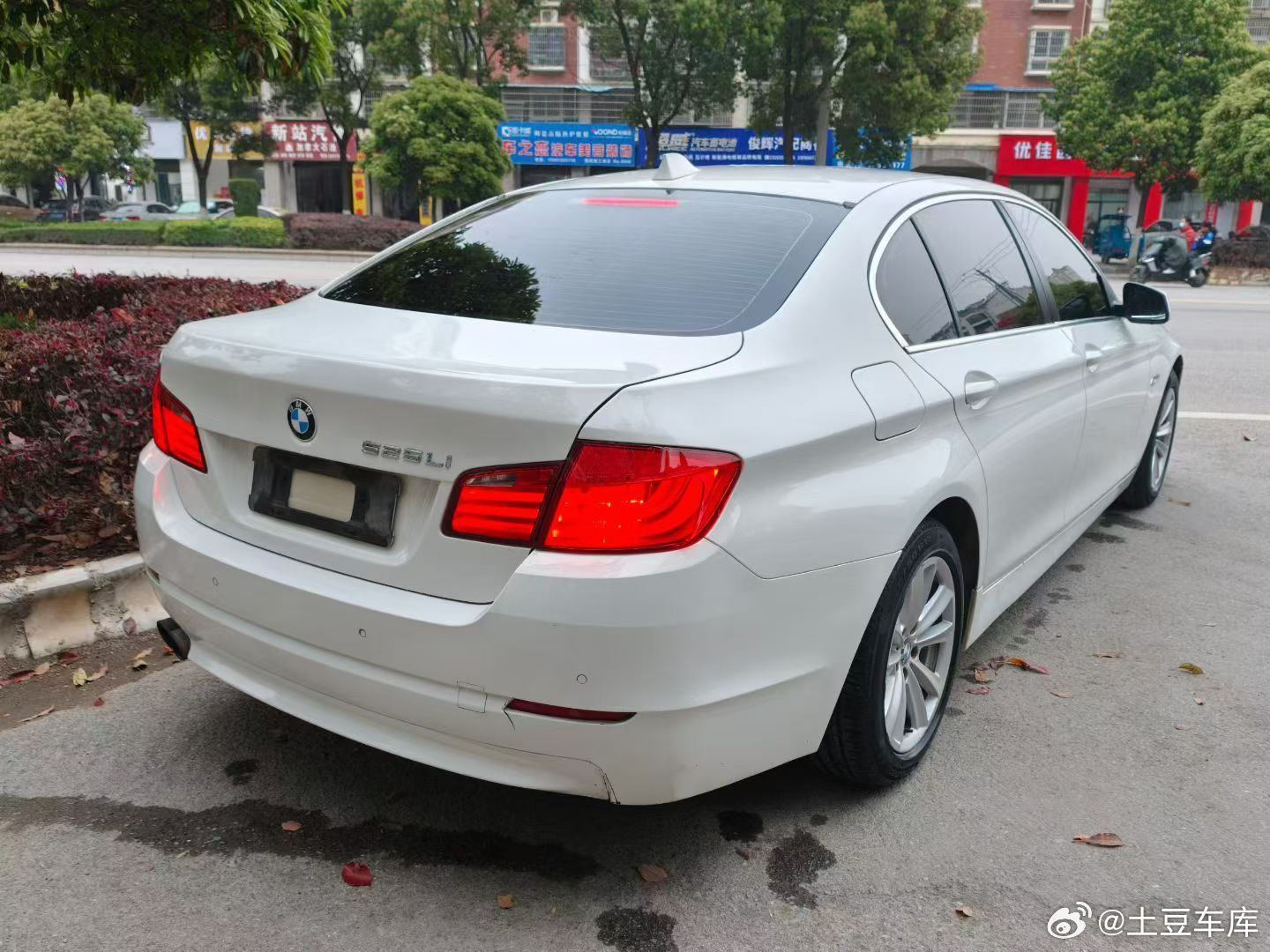 老李把他的老5系卖啦跑了快20万公里 真的破破烂烂的成色他一直吹嘘这个车好不过有