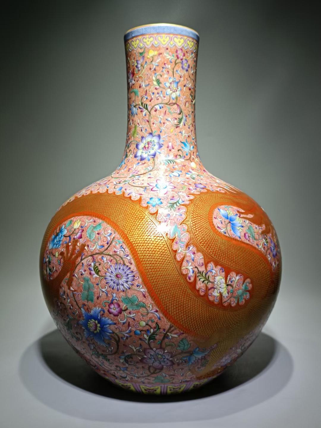 马未都的收藏成功之路，确实太值得说道了。他早年就一头扎进收藏圈，那时候收藏还没现