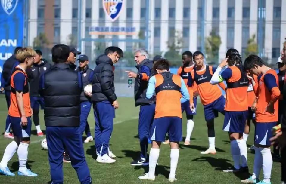 好消息，云南玉昆和青岛西海岸有可能今年就可以打亚冠了，成都蓉城有希望直接踢亚冠精