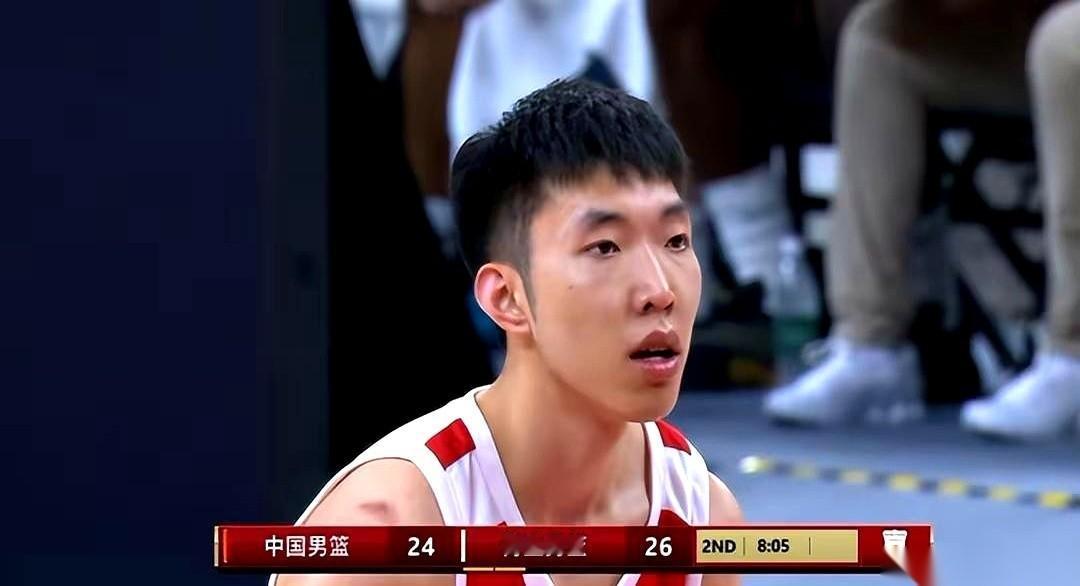 时隔486天，顶着“准NBA级别”光环的杨瀚森，终于站上了中国男篮对阵荷兰队的热