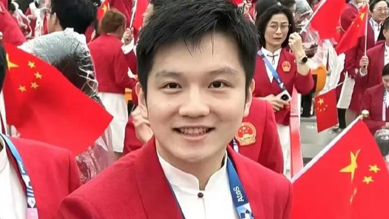 樊振东凭借卓越的球技与坚韧的意志，在欧洲乒坛绽放光芒，赢得广泛赞誉，被盛赞为中国