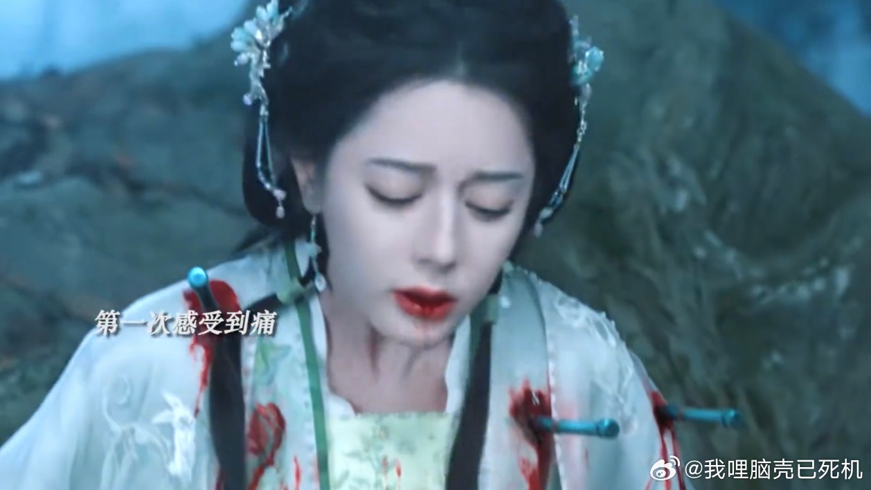 贺思慕万箭穿心迪丽热巴痛感演技迪丽热巴痛感演技，贺思慕万箭穿心，这痛到颤抖的样子