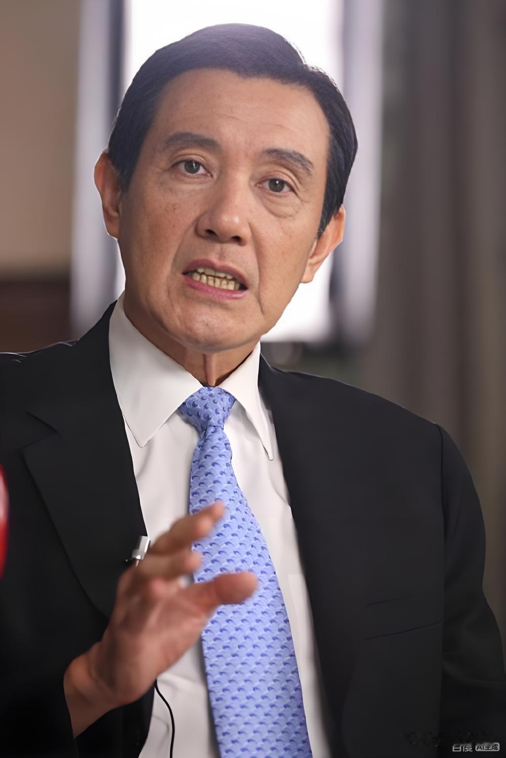 看到周锡玮提到马英九的那番话，
让人不禁哑然失笑。

一边在大陆享受着鲜花掌声的