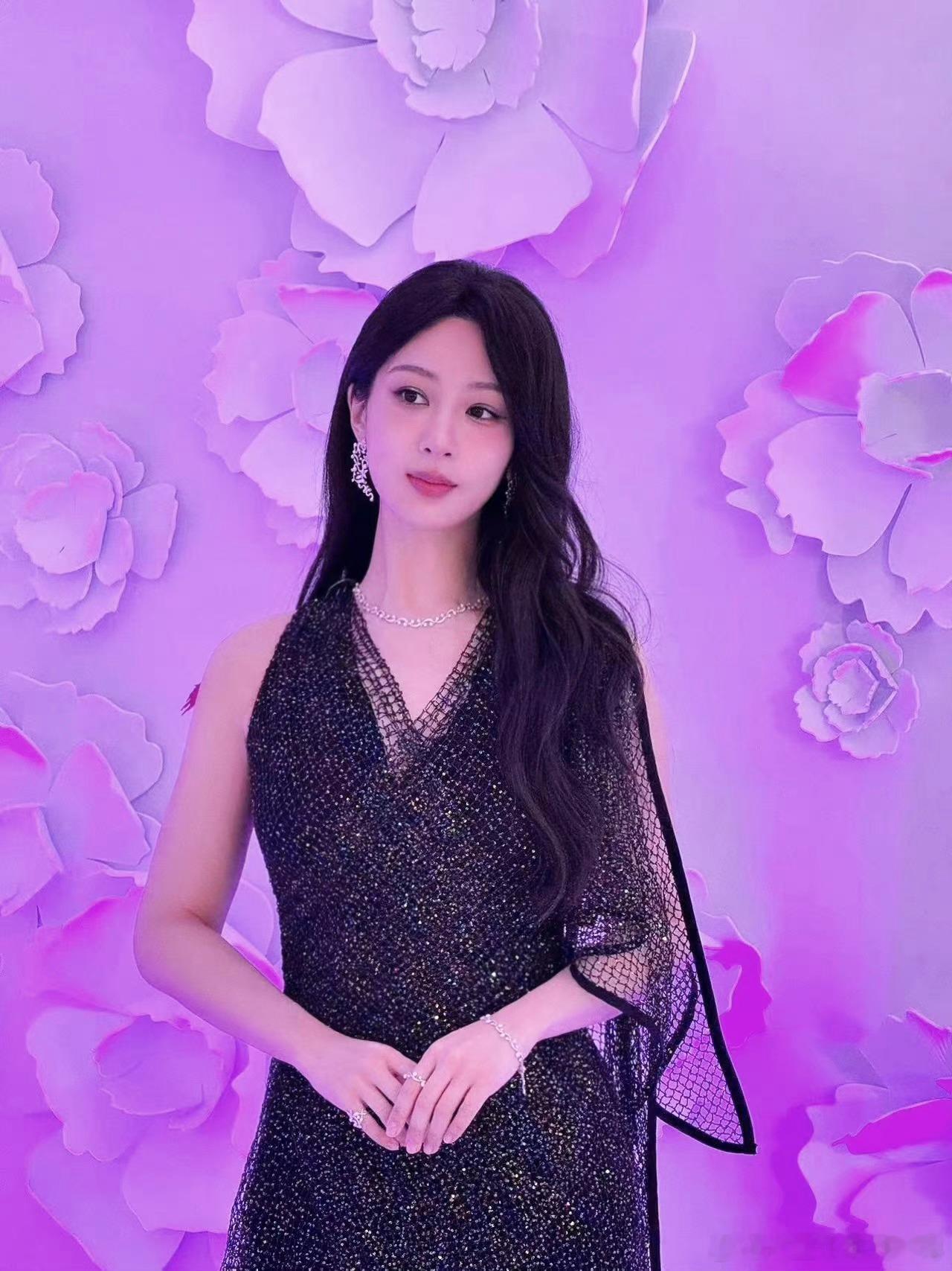 #杨紫APM活动生图##杨紫暗夜星光裙#暗夜星光裙闪闪发光 ​​​