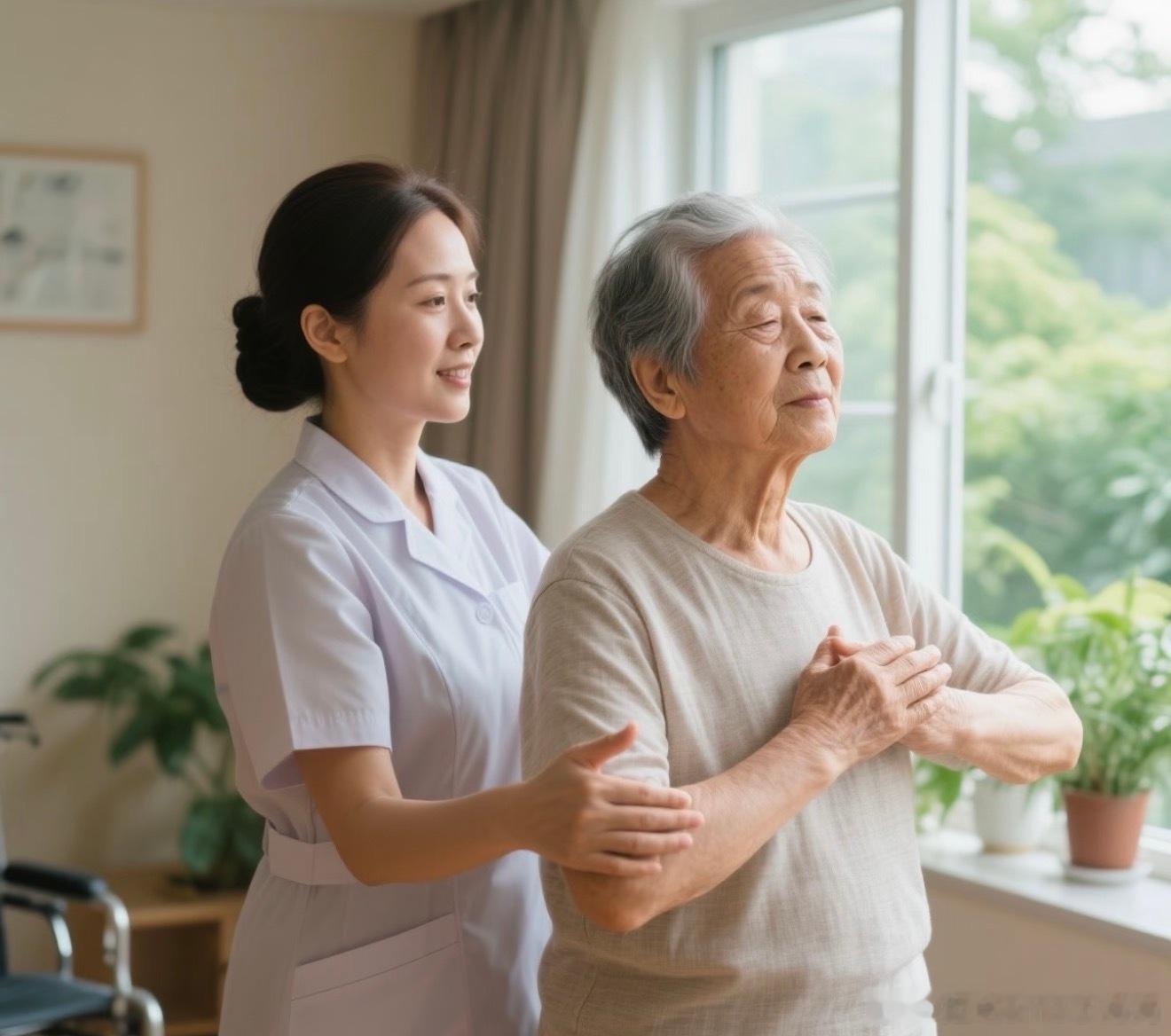 大批职校学生进入养老行业年轻人用细心和坚守，正在一点点重塑大众对于养老行业的固有