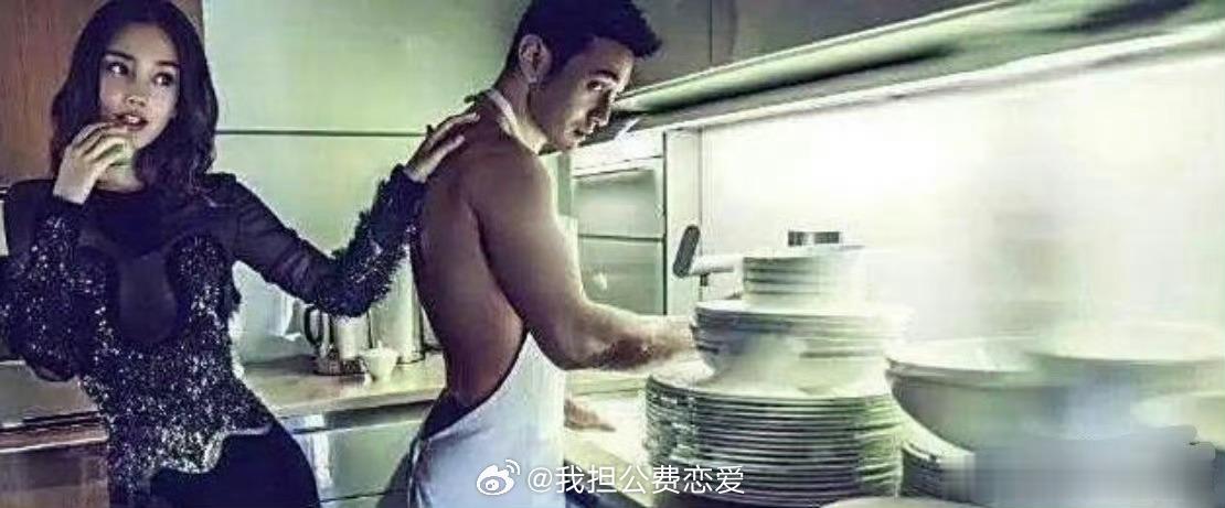 黄晓明和杨颖的结婚照，当时真是挺大胆的 