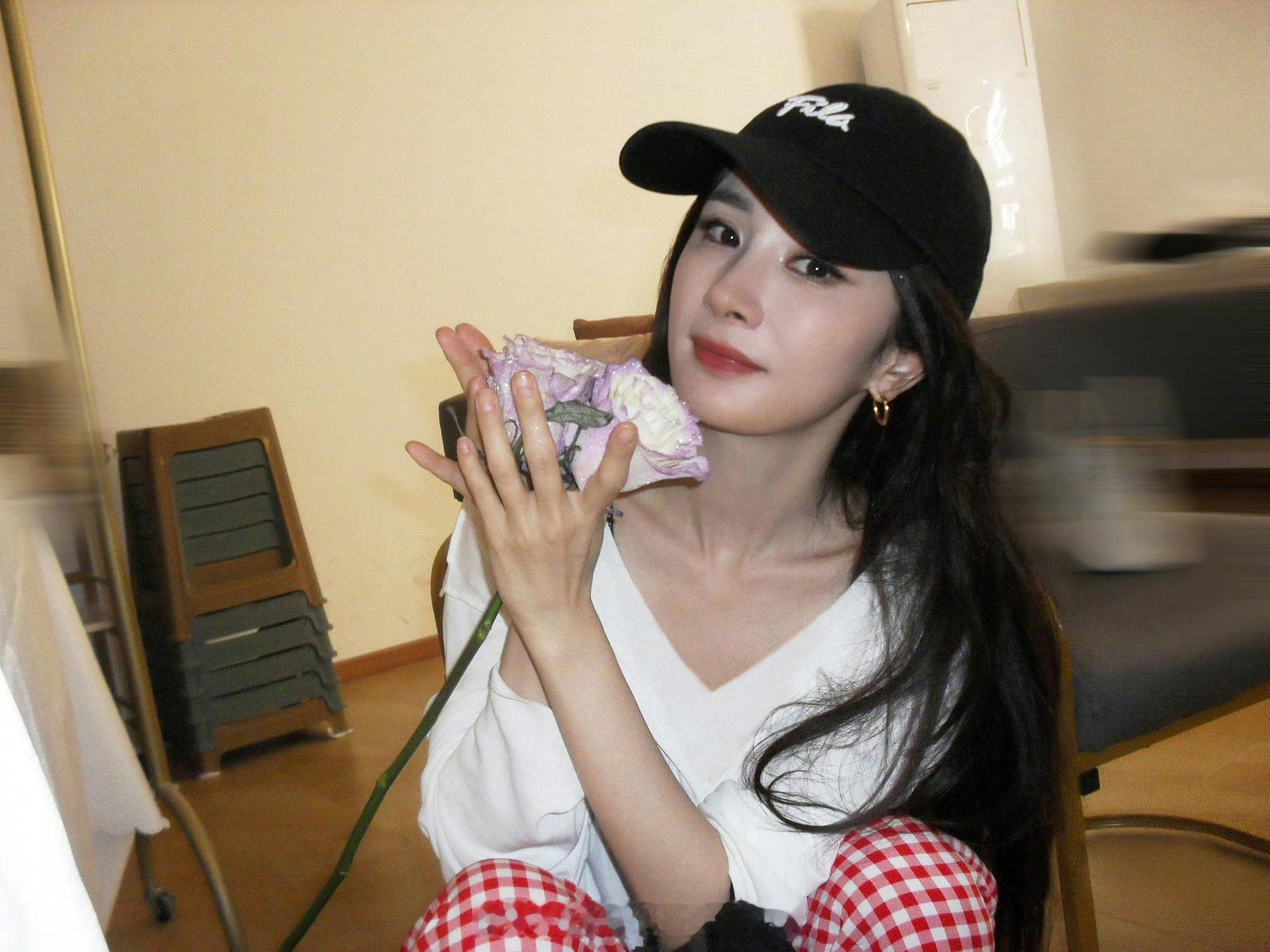 杨幂七夕快乐💐 ​​​
