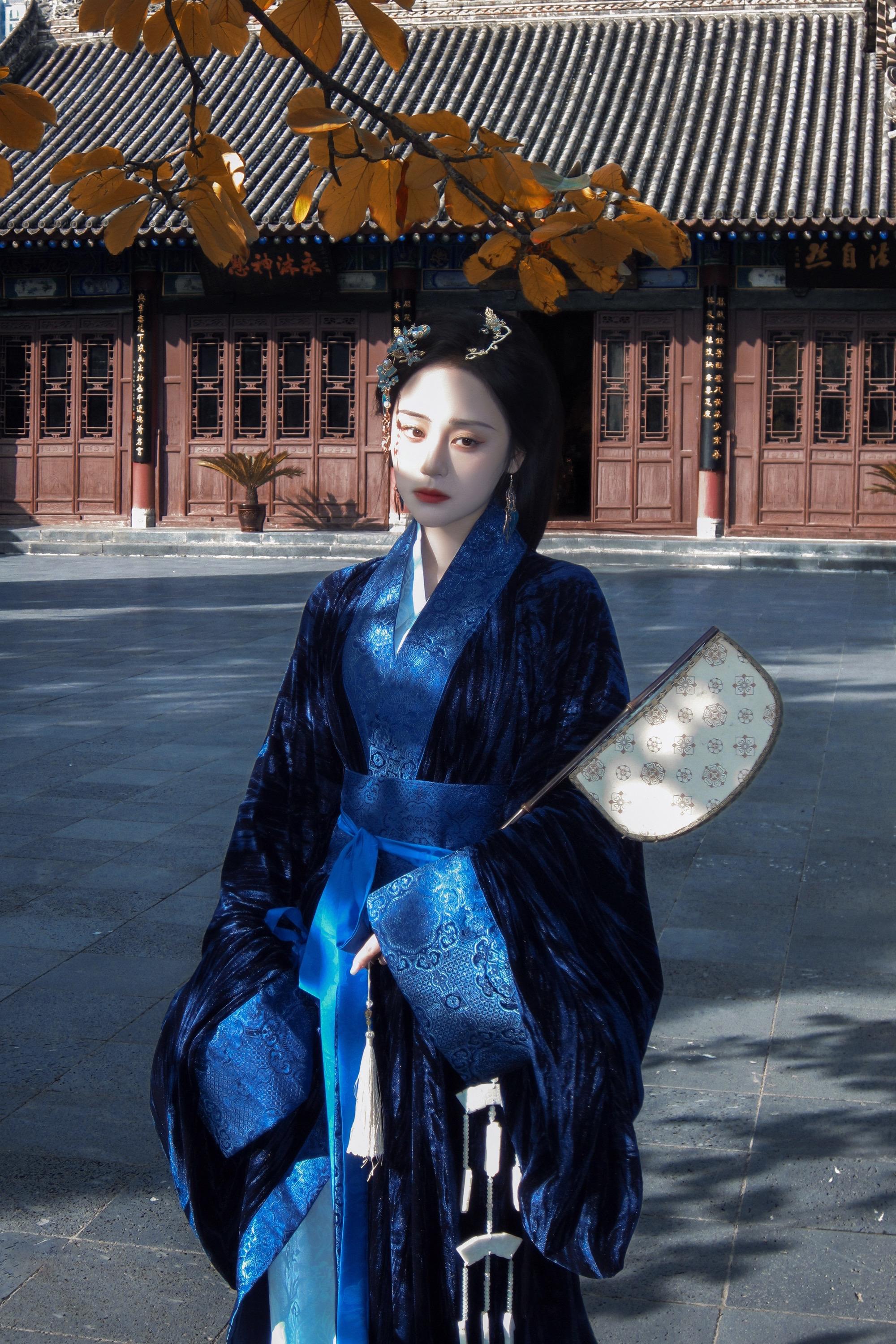 旧地你未出现过 我也千次万次捉。