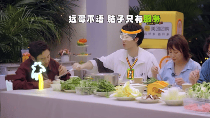 常远的梗追着沈腾跑 《麻花特开心》里常远疯狂输出！沈腾玩丢手绢像逃命，他一句“丢