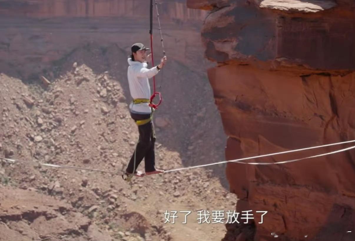 王一博 王一博用自己的行动证明什么困难都可以克服，只要坚持不放弃！王一博克服恐惧