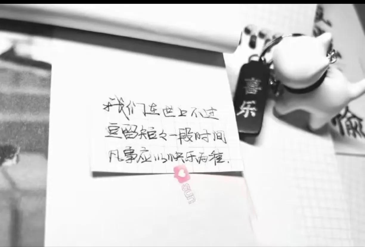 最近瑞士卷火了。
就是因为那个视频，现在刷到的视频都是类似的。
带娃的宝妈真的很