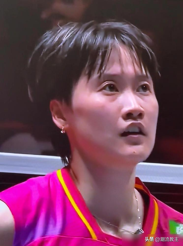 别信什么“棋逢对手”，在绝对体能面前，技术就是个笑话。
全英赛半决赛，陈雨菲拼