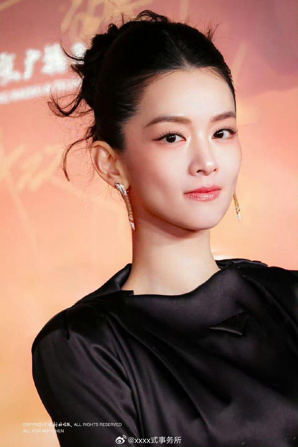 陈昊宇、于文文、宋雨琦微博之夜红毯图女明星们都好飒状态超好✨  