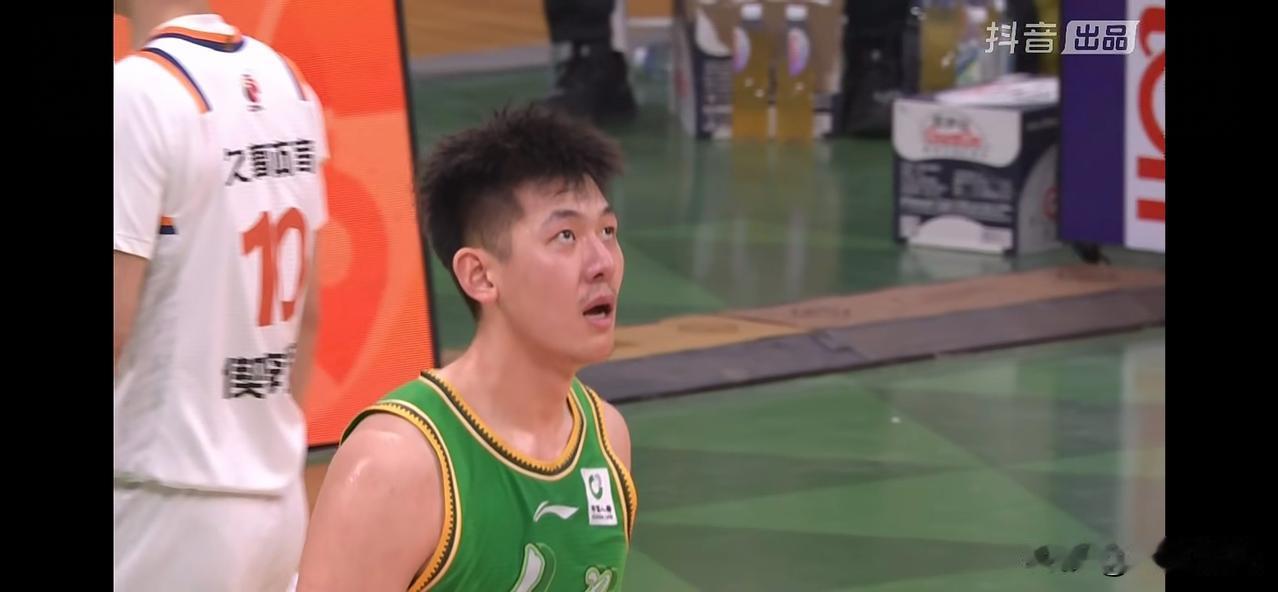 又是一场26分的大败，辽宁男篮今年到底怎么了，真如杨鸣的话球队没有赢球的欲望，球