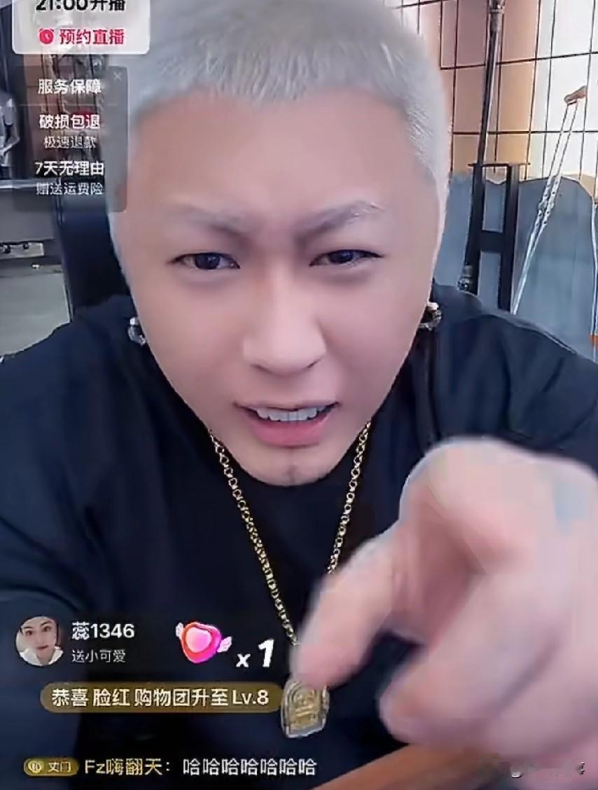 舒克透露方丈害怕台风，把家里打造成末日避难所，让身边哥们买一堆矿泉水和吃的，干5