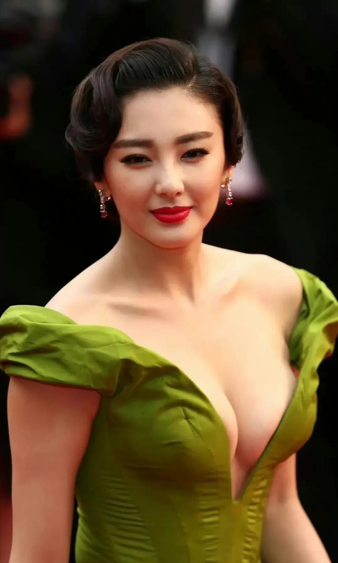 王全安和张雨绮结婚3年后，2014年有一次张雨绮出差，王全安背着她花了800元寻