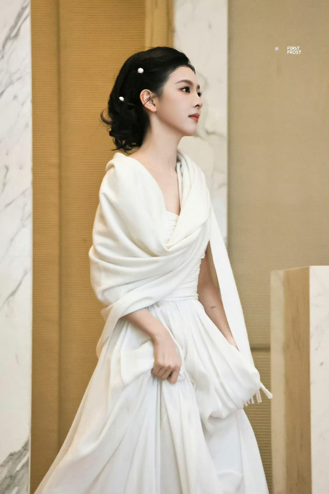 章若楠美成啥了。。今天是在逃白雪公主 小室能不能快点出图啊 要看美照尖叫之夜出图