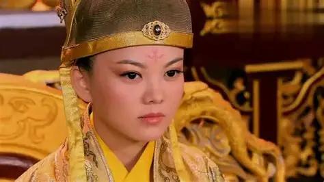 713年，48岁的太平公主，被侄儿李隆基下令赐死。她一生参与三场政变，扶过两个皇