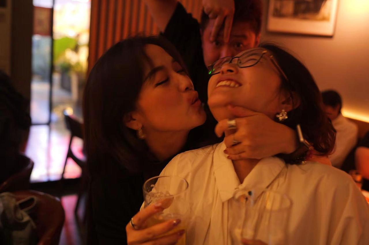 文案你们写。女孩子的友谊就是另一种爱情 亲亲姐妹局
