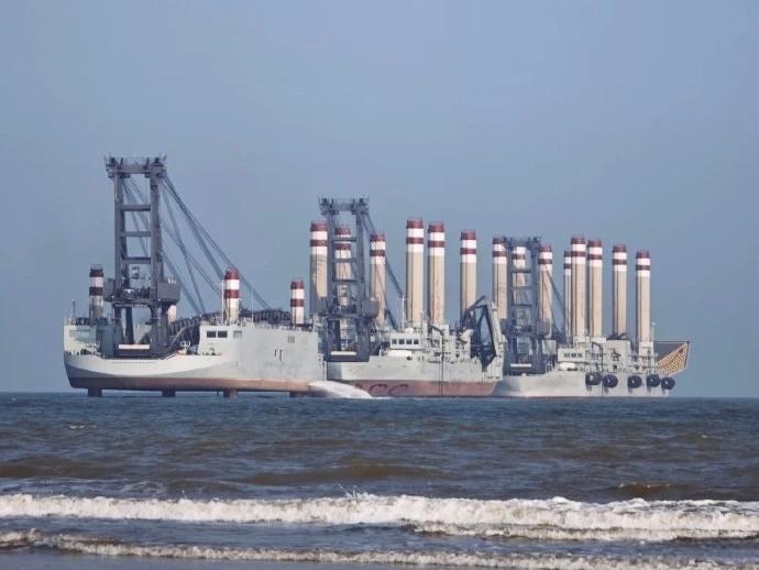 疑似第二批登岛神器已经开始海试！看来第一批登陆接驳船用得还不错，目前的形势也是时