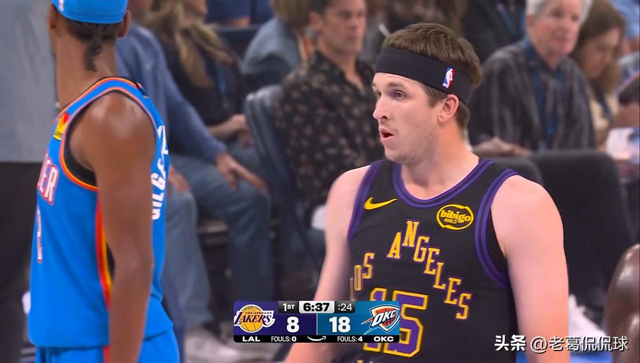 湖人三当家里弗斯真是独木难支！在今天进行的湖人和雷霆的焦点战中，目前双方的上半场