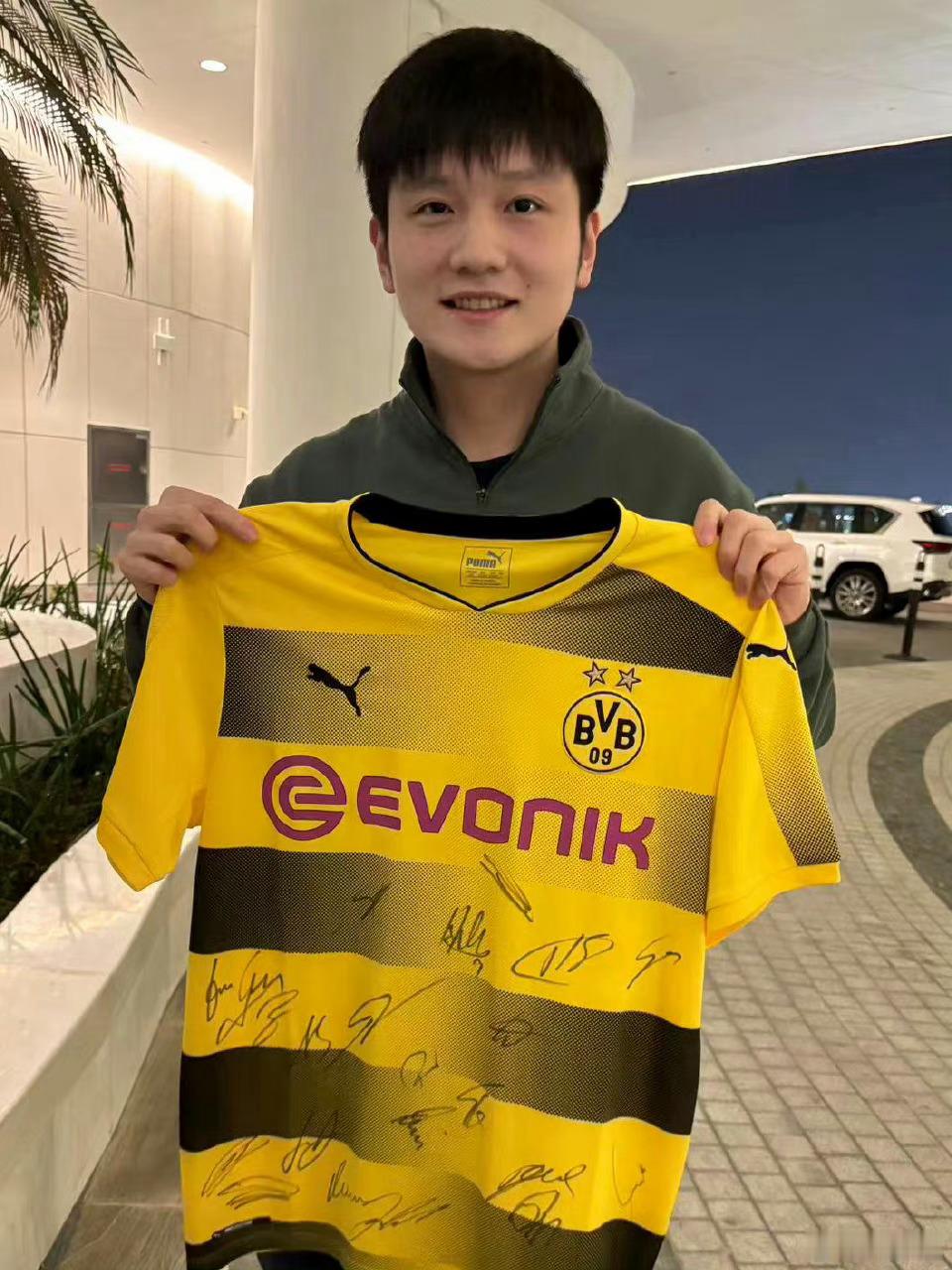 樊振东收到的那些球衣波尔-多特蒙德-德甲托马斯穆勒-拜仁-德甲皇马众球星-皇马-