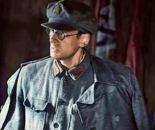 1937年，毛主席劝阻李德返苏的对话场景，1937年，李德以不适应延安生活为由欲