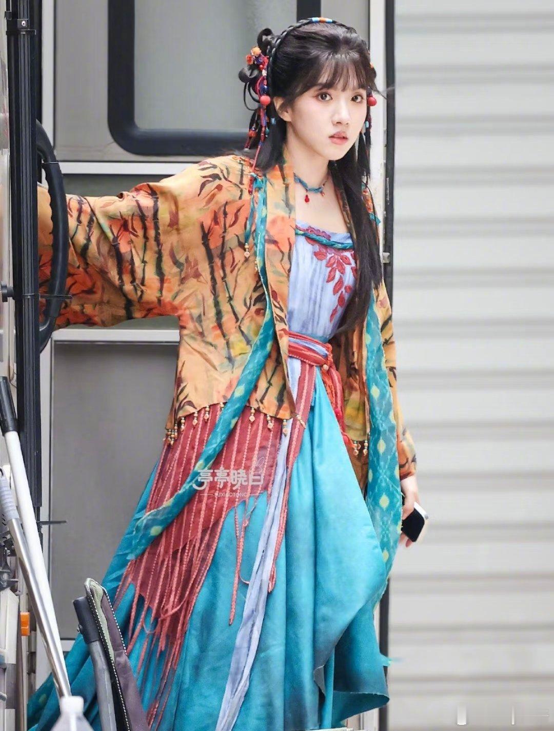 谁能给我科普一下凤舞九天的服化道团队是谁啊……怎么那么好看，很落地又有质感的。比