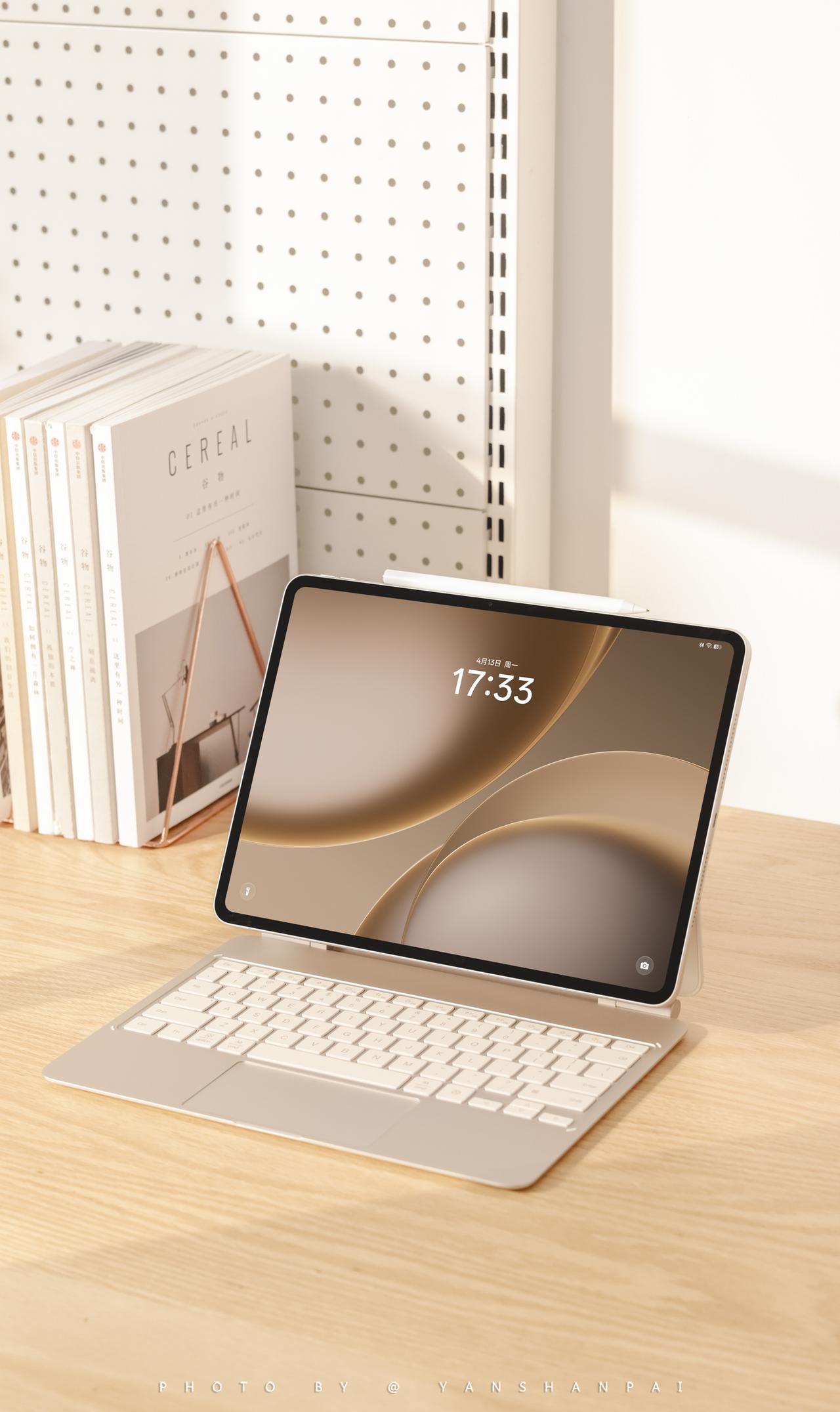 OPPO Pad 5 Pro晨曦金配色，真的绝！
全金属机身+喷砂氧化工艺，暖金