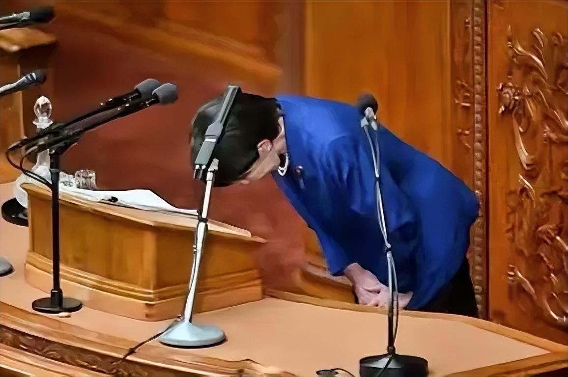 等了这么久，
 
终于等来高市早苗的道歉！
​​12月9日，日本首相、自民党总裁