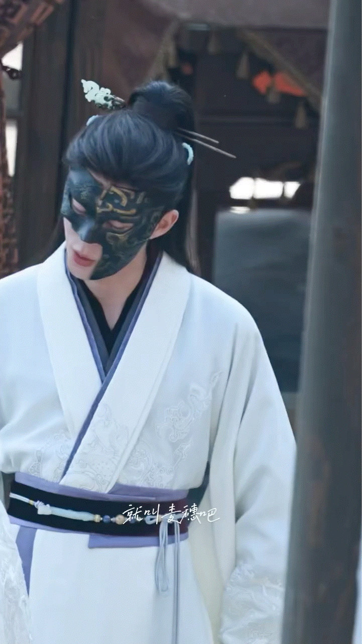 哈哈哈哈哈哈哈哈无实物游泳呢（cr📕🆔就叫麦穗吧 王鹤棣