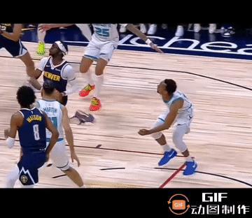 NBA再现韦德摔！