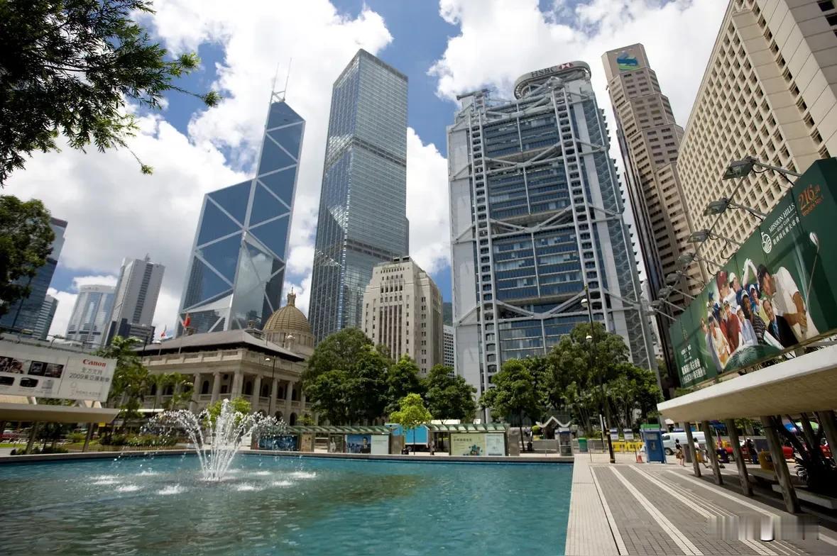 “拨云见日”把最近比较火的两个金融新闻放到一起看:香港成为全球第一大跨境财富管理