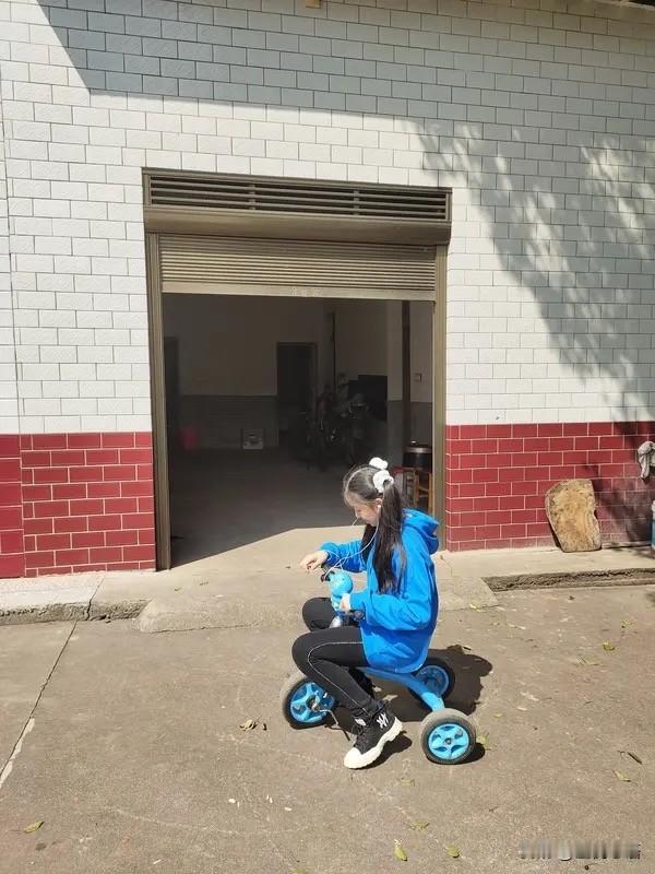 我表妹说：她老板偷偷拉滴滴写网文，我直接看哭了！

表妹在一家小律所当行政，昨天