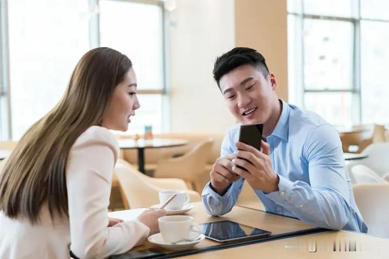 交往了个女友，她不主动和我聊天，这可太让人闹心了。其实她不找我聊，不一定就是不爱