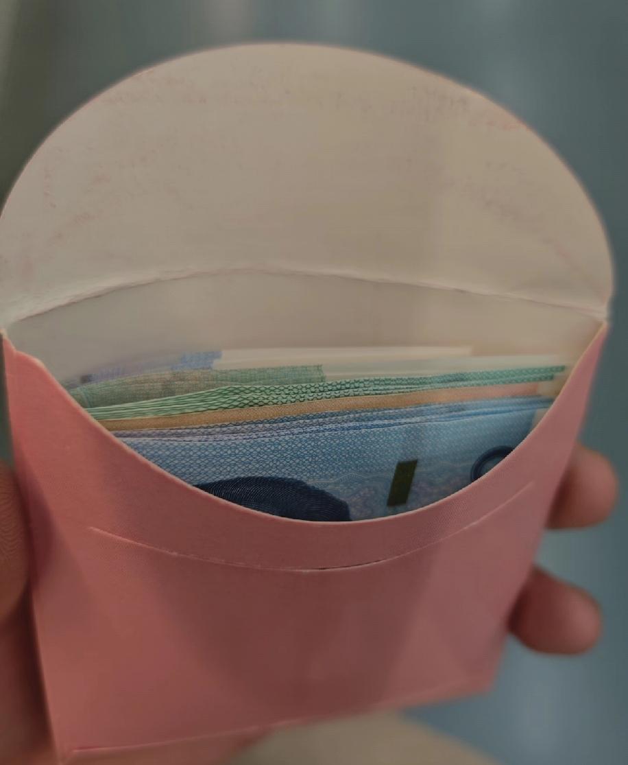 都什么年代了，银行柜员机居然还不能存零钱，真的太让人无奈了！我上班时间和银行完全