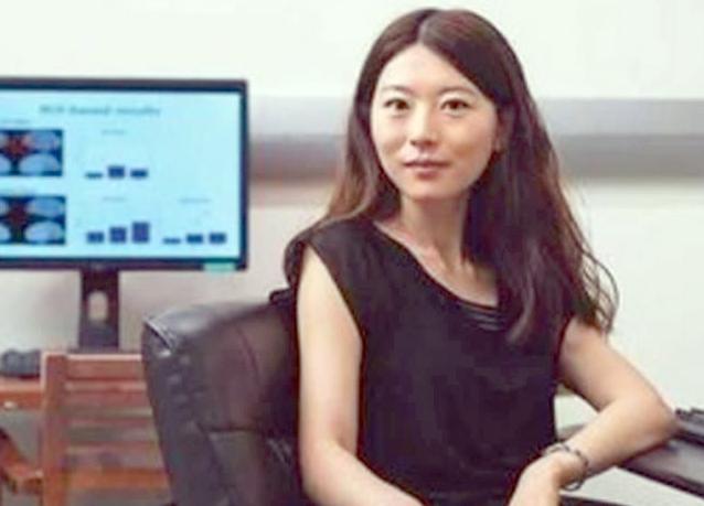 “我宁愿住下水道，翻垃圾！也不回国！”谁能想到，说出这句话的人，竟然是满分高考状