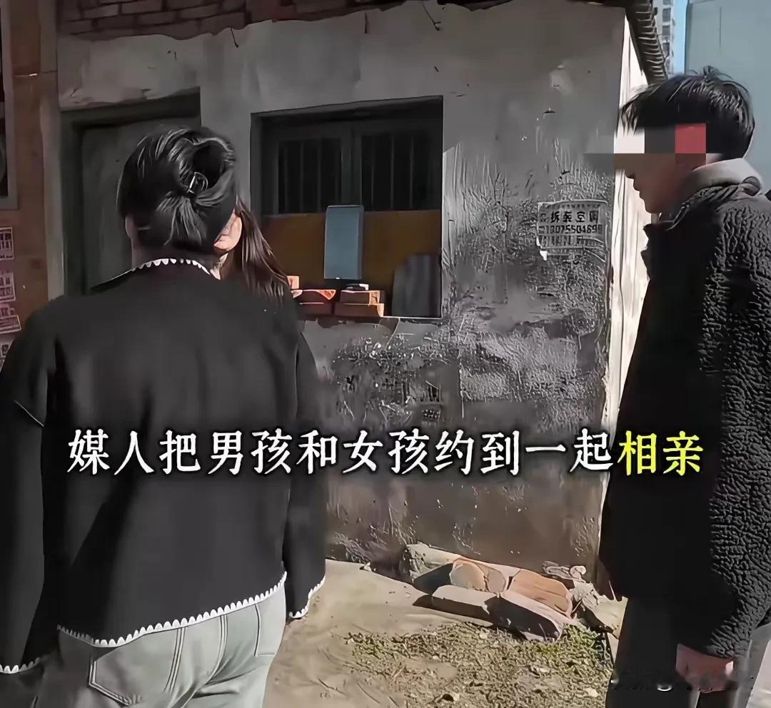 男女相亲，女孩准备了10个问题，希望对方可以真诚回答。男孩今年28岁，是造价工程