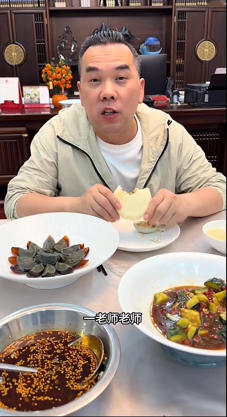 上海品膳房阿牛哥，喊话恩师张大炮，他太难了，如今不断的给自己找台阶下，昨晚在上海