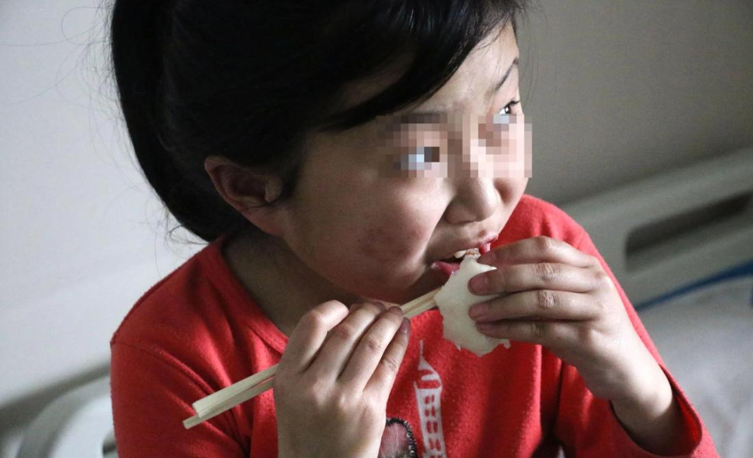 最近有两件事，放在一起看，看得人心里发堵。感觉现在有些年轻人，已经不是单纯在花钱
