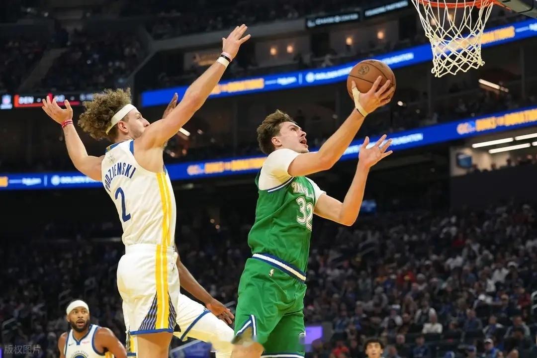 NBA NBA圣诞大战-库里手感冰凉23分 浓眉仅3分伤退 勇士7人上双胜独行侠