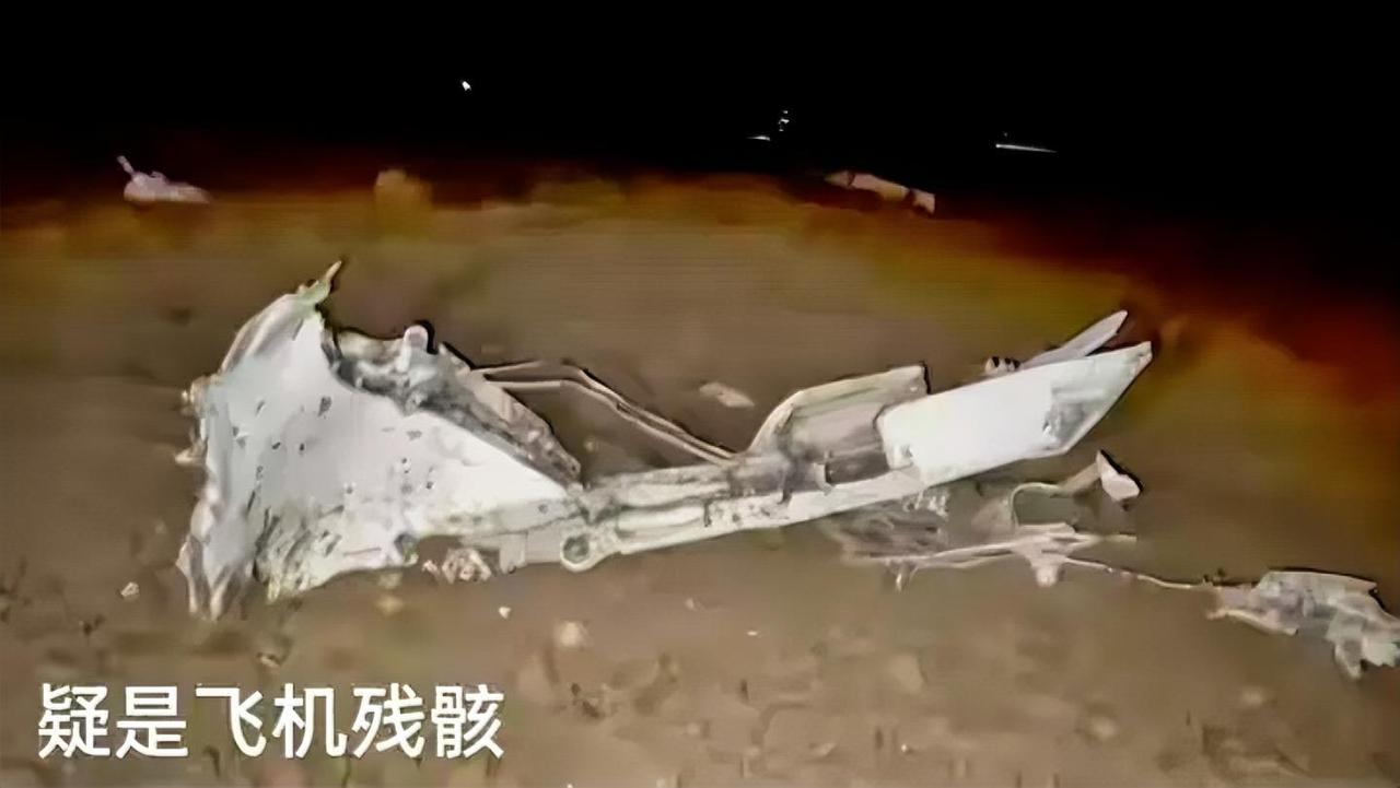 利比亚飞机在土耳其坠毁
机上5名军方高层全部遇难

当地时间12月23日晚，一架