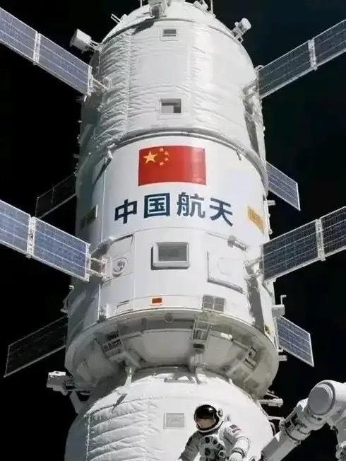 曾经让全网沸腾的中国空间站，如今仿佛在热搜榜上隐形了。

但这并不是因为热度退去