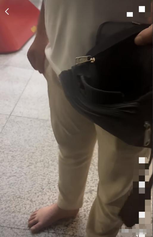不到 40 分钟抓获犯人！浦东机场旅客电脑被盗，身带咖喱味的赤脚外籍男子人赃并获