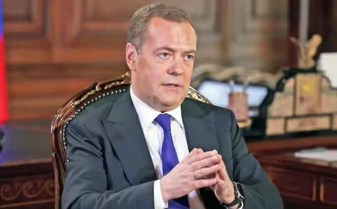 俄罗斯这次是彻底将话说死了！梅德韦杰夫公开就欧盟问题作出表态，直言俄罗斯不应再宽