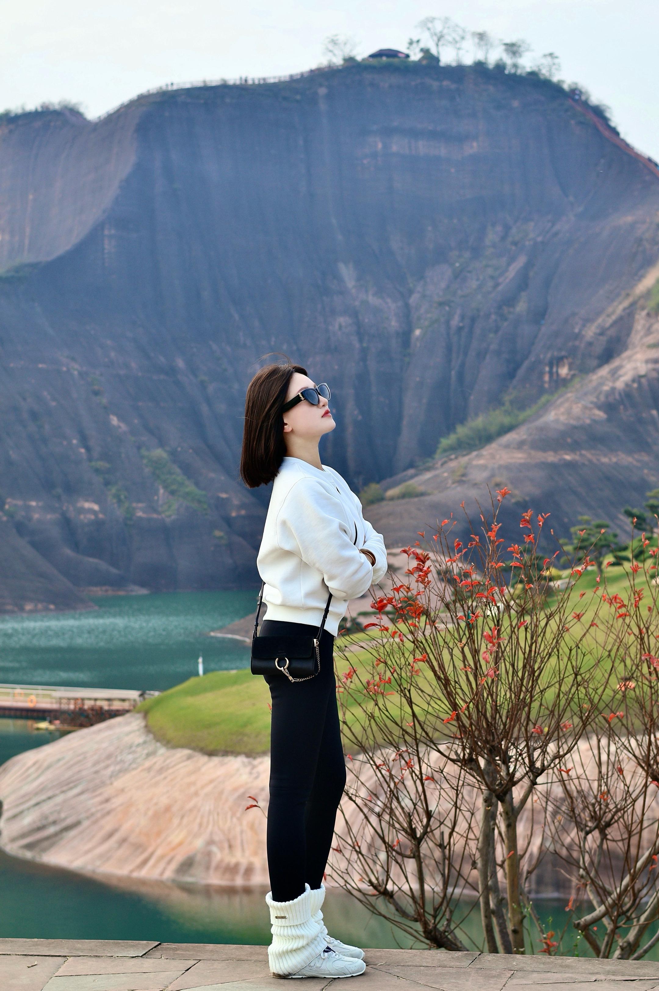 人生是无数次的自我托举 我们都会成为更加坚韧且有力量的人