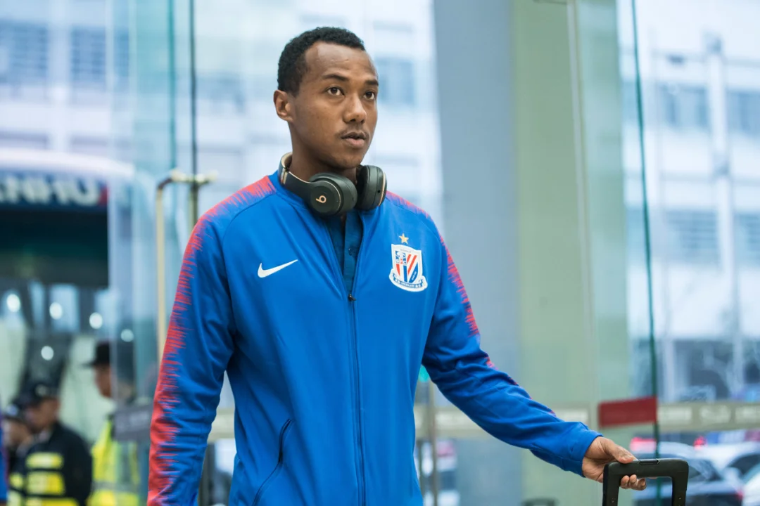 伊万正等待朱辰杰治疗方案，队内艾迪可顶上